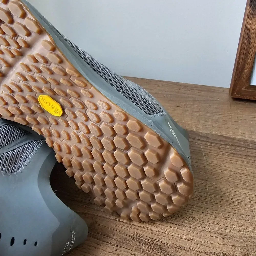 EUC THE NORTH FACE LITEWAVE FLOW SNEAKERS VIBRAM SOLES SIZE 9.5 WOMENS